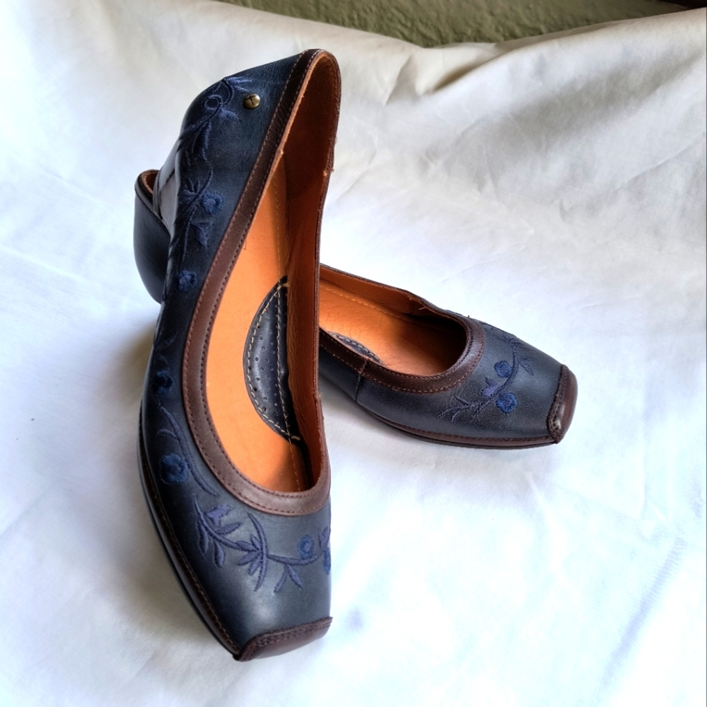 Pikolinos Gandia embroidered shoes